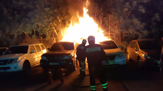 На штрафстоянке в Екатеринбурге сгорели два автомобиля