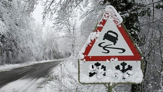 Уральские дорожники предупредили водителей об опасности заморозков