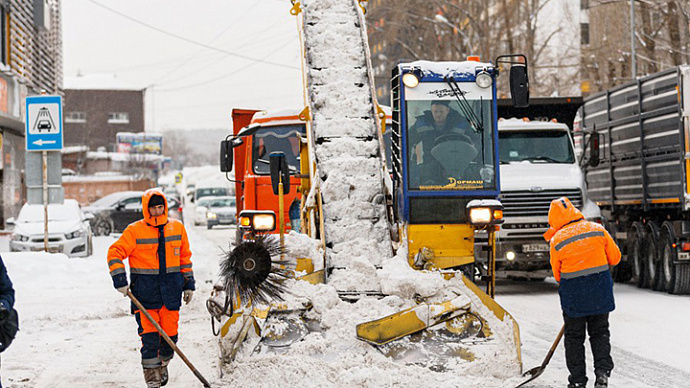 Из Екатеринбурга за ночь вывезли почти 10 тысяч тонн снега