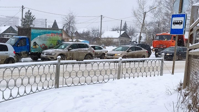 На месте, где погибла школьница в Екатеринбурге, поставили забор