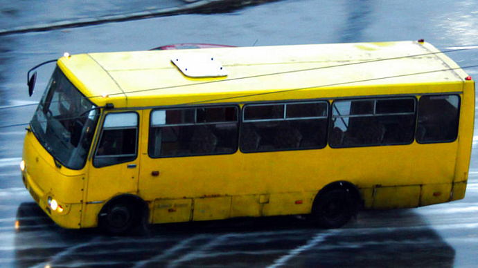 Екатеринбурженка, выпавшая из открытой двери автобуса, добилась компенсации