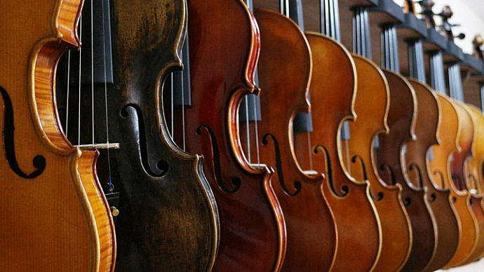 Свердловские школы получат более 350 музыкальных инструментов