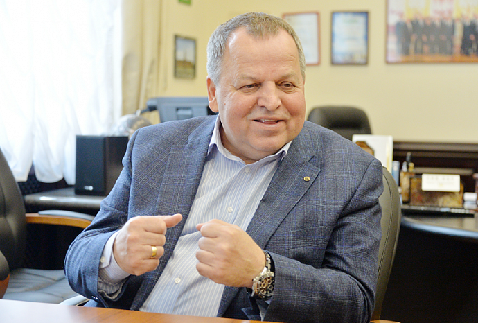 Евгений Куйвашев поздравил с 70-летием председателя Уральского отделения РАН