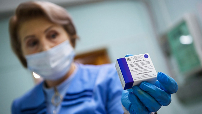Больницы Екатеринбурга получили 18,5 тысяч доз вакцины от COVID-19
