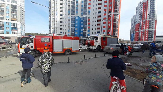 В Екатеринбурге эвакуировали 37 человек из-за пожара в многоэтажке
