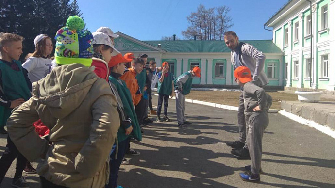 Антон Шипулин провёл зарядку для детей из реабилитационных центров