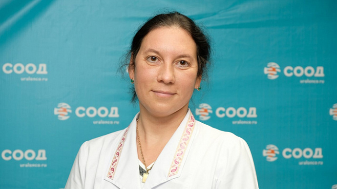 Медсестра свердловского онкоцентра получила почётную награду
