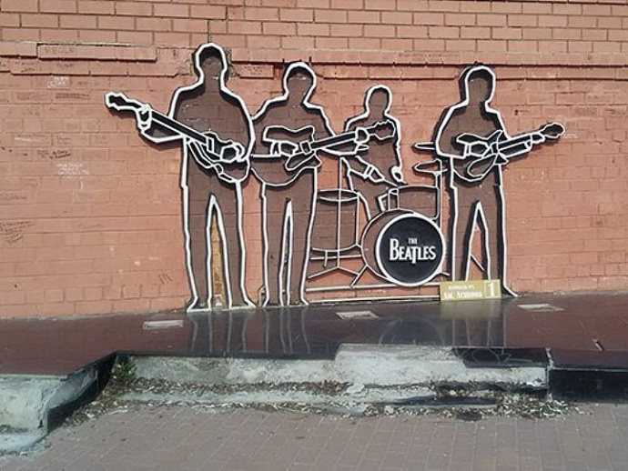 Уральские музыканты займутся спасением памятника The Beatles