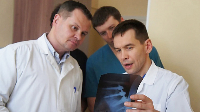 В Екатеринбурге хирурги спасли 17-летнюю девушку от инвалидности
