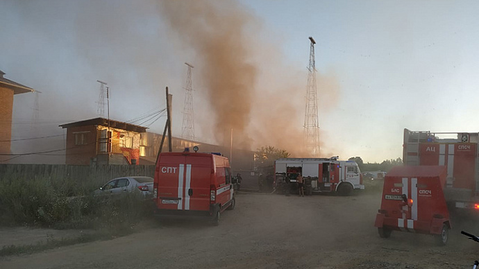 Крупный пожар в Екатеринбурге: загорелся производственный ангар