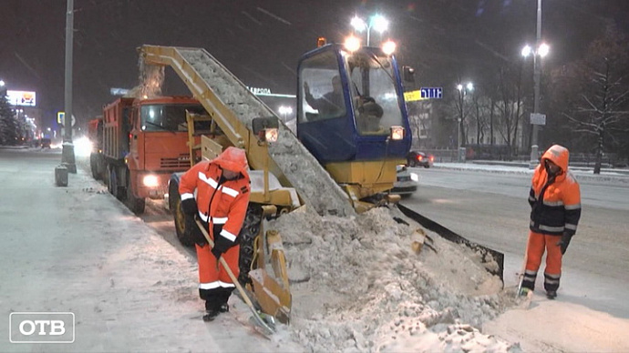 С улиц Екатеринбурга ночью будут эвакуировать транспорт