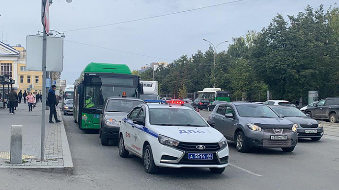 В Екатеринбурге шестилетний мальчик пострадал от падения в автобусе