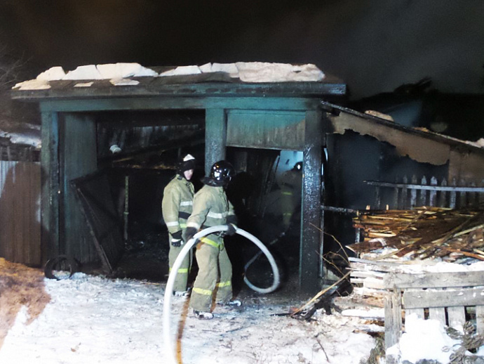 В Пионерском посёлке Екатеринбурга горел дом на Памирской