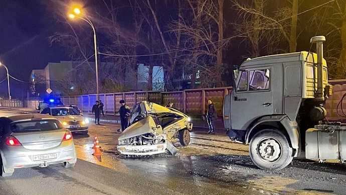 Смертельное ДТП в Екатеринбурге: «Тойота» превратилась в груду металлолома