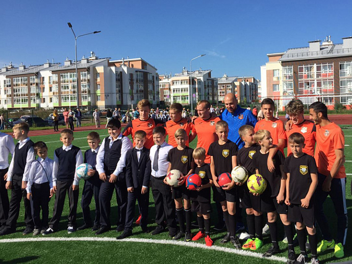 Футболисты молодёжки «Урала» провели мастер-класс в школе Мичуринского