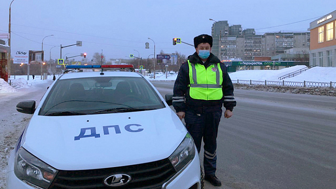 Полицейский из Екатеринбурга спас пенсионерку из горящей квартиры