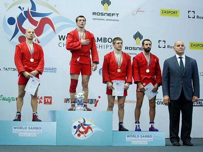Евгений Куйвашев поздравил свердловских самбистов с победой на чемпионате мира