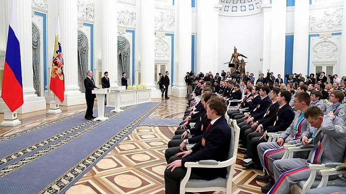 Владимир Путин вручил победителям Олимпийских игр почётные награды
