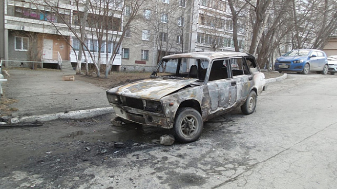 На Синих Камнях в Екатеринбурге горели два автомобиля