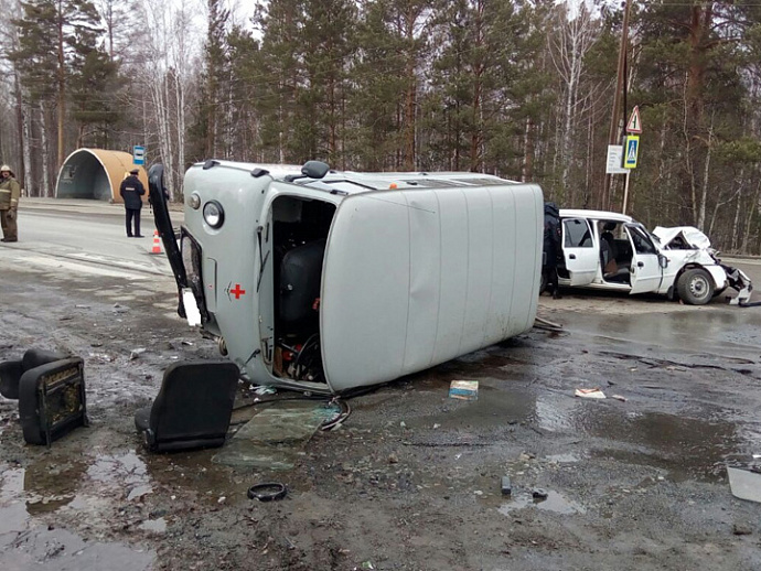 Под Екатеринбургом шесть человек пострадали в ДТП с «Нексией» и УАЗом