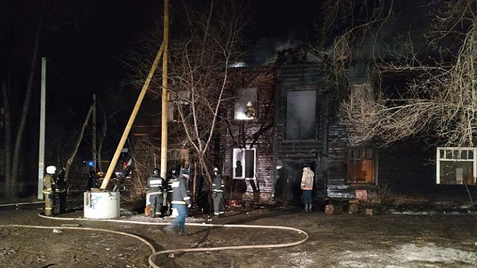 Число жертв ночного пожара на Омской выросло до семи человек