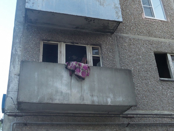 На ЖБИ в Екатеринбурге загорелась квартира: один человек погиб