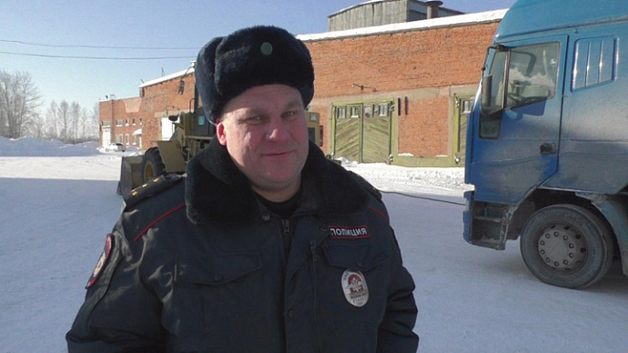 Свердловские полицейские помогли дальнобойщику из Казани, заглохшему в −34 °C