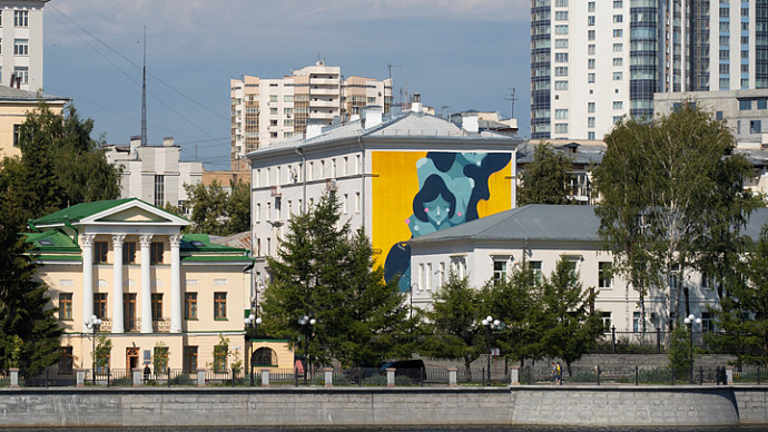 На набережной в Екатеринбурге появился яркий арт от испанца Zesar