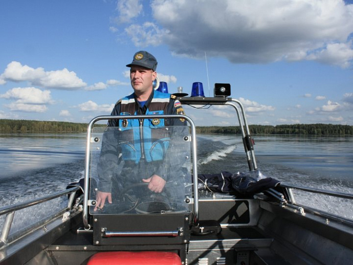 В Свердловской области спасён рыбак, проткнувший собственную лодку