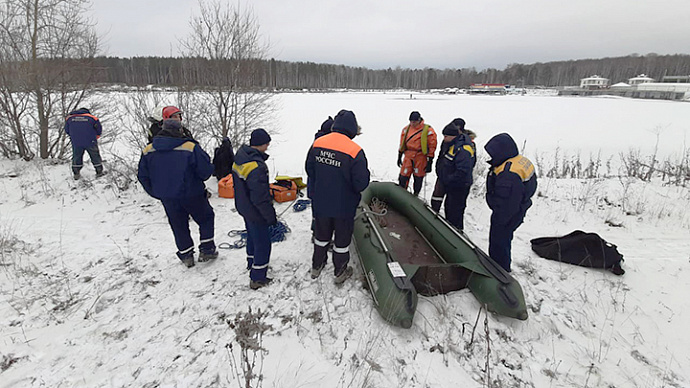 На карьере под Екатеринбургом рыбак провалился под лёд