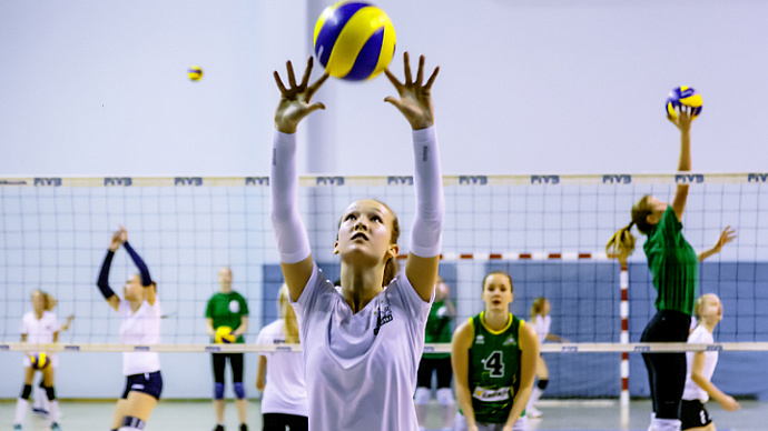 В школах Екатеринбурга пройдёт волейбольный турнир на призы «Уралочки»