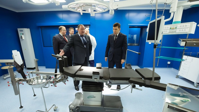 Евгений Куйвашев оценил реконструкцию центральной больницы в Верхней Пышме
