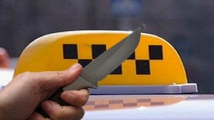 В Екатеринбурге пассажир с ножом напал на таксиста