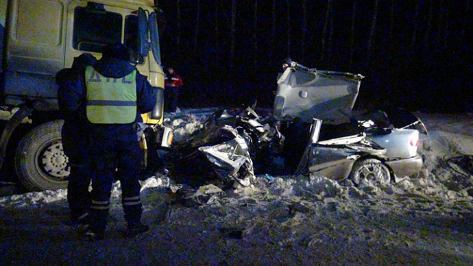 Под Каменском-Уральским водитель легковушки погиб в ДТП с грузовиком