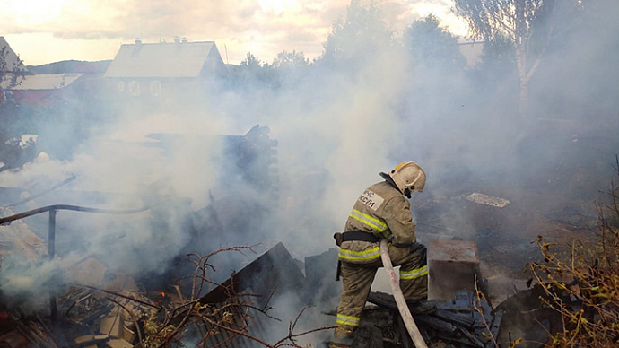В саду под Екатеринбургом 6-летняя девочка пострадала при пожаре