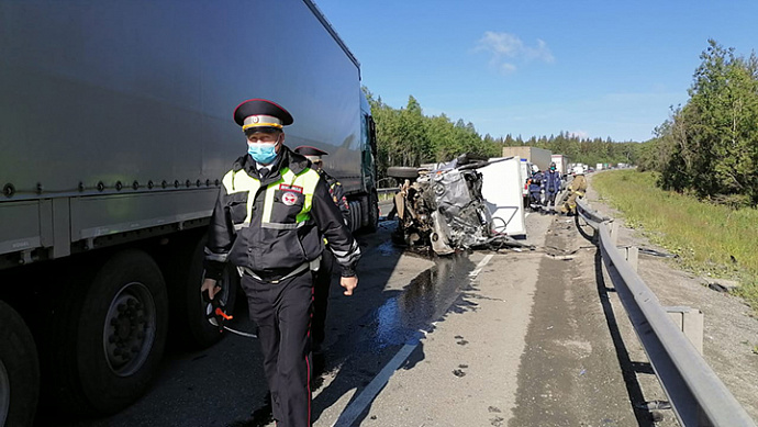 На Пермском тракте два человека погибли в ДТП с грузовиками