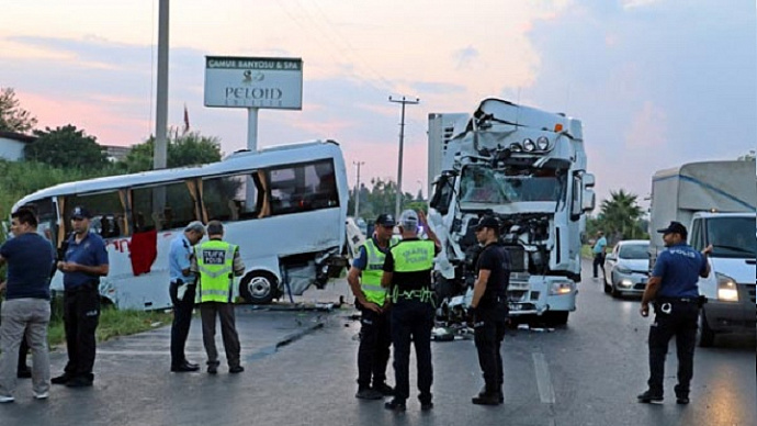 В Турции в серьёзное ДТП попал автобус с российскими туристами