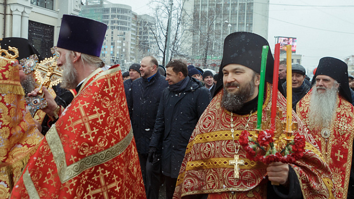 Евгений Куйвашев отпраздновал Пасху с тысячами верующих в Екатеринбурге