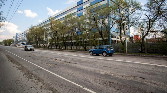 На 11 улицах Екатеринбурга и Нижнего Тагила стартует дорожный ремонт