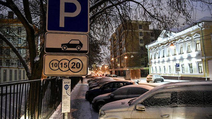 В Екатеринбурге разрешат бесплатно парковаться у больниц и школ