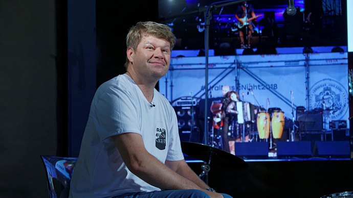 Дмитрий Губерниев пел и бил в барабаны: фотоальбом Ural Music Night на ОТВ