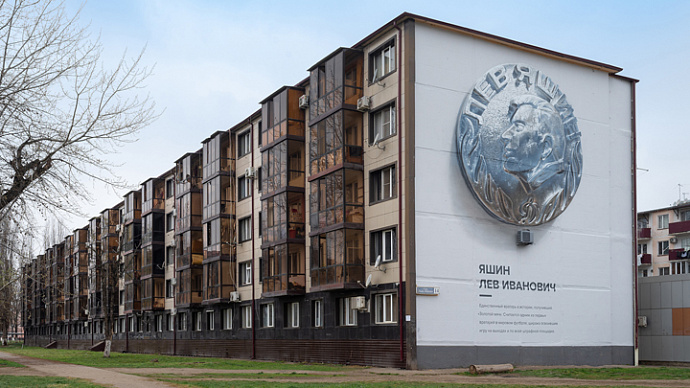 Художники из Екатеринбурга создали 3D-портрет Льва Яшина в Грозном