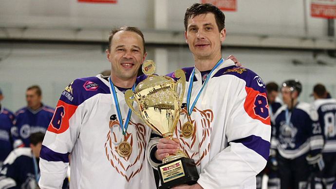 Хоккеисты из Екатеринбурга победили в свердловской «Лиге заводов»