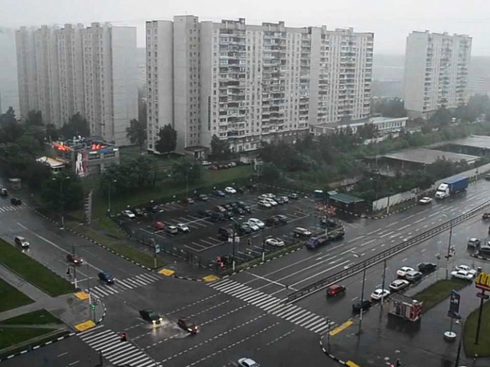 11 человек стали жертвами сильного урагана в Москве