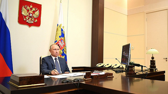 Владимир Путин призвал начать масштабную вакцинацию от COVID-19