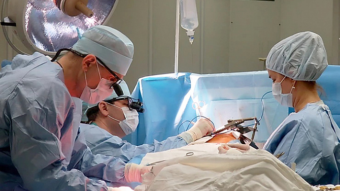 Свердловские хирурги спасли пациентку с опухолью сердца