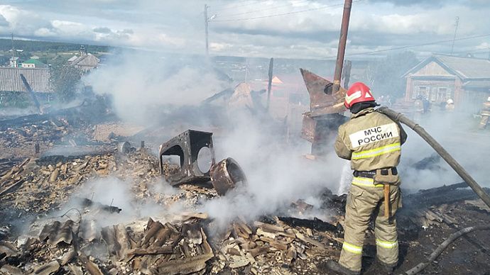 В селе под Сухим Логом крупный пожар: пострадал ребёнок