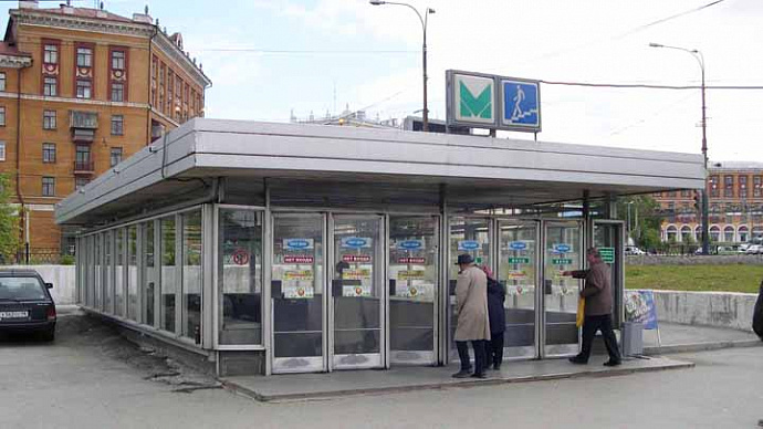Один из входов на станцию метро «Уралмаш» закрыт на неделю