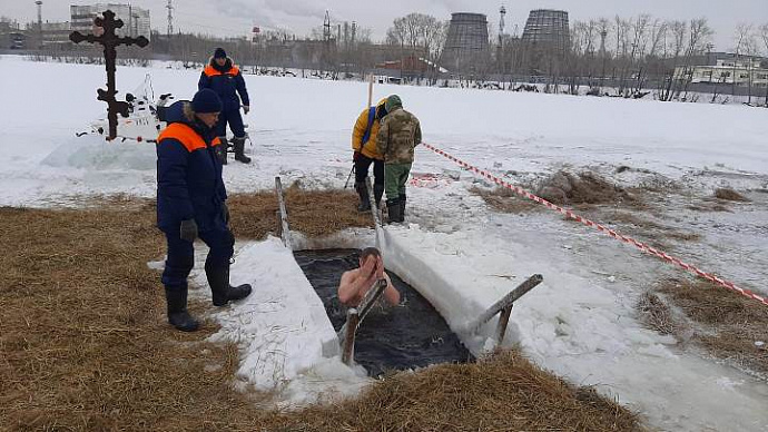 МЧС: крещенские купания на Среднем Урале проходят без происшествий
