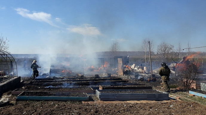 В посёлке Шабровском под Екатеринбуром ликвидирован крупный пожар